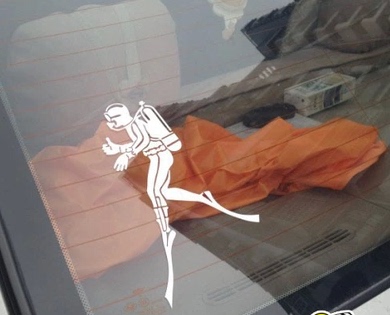 背着氧气瓶潜水员蛙人反光贴汽车