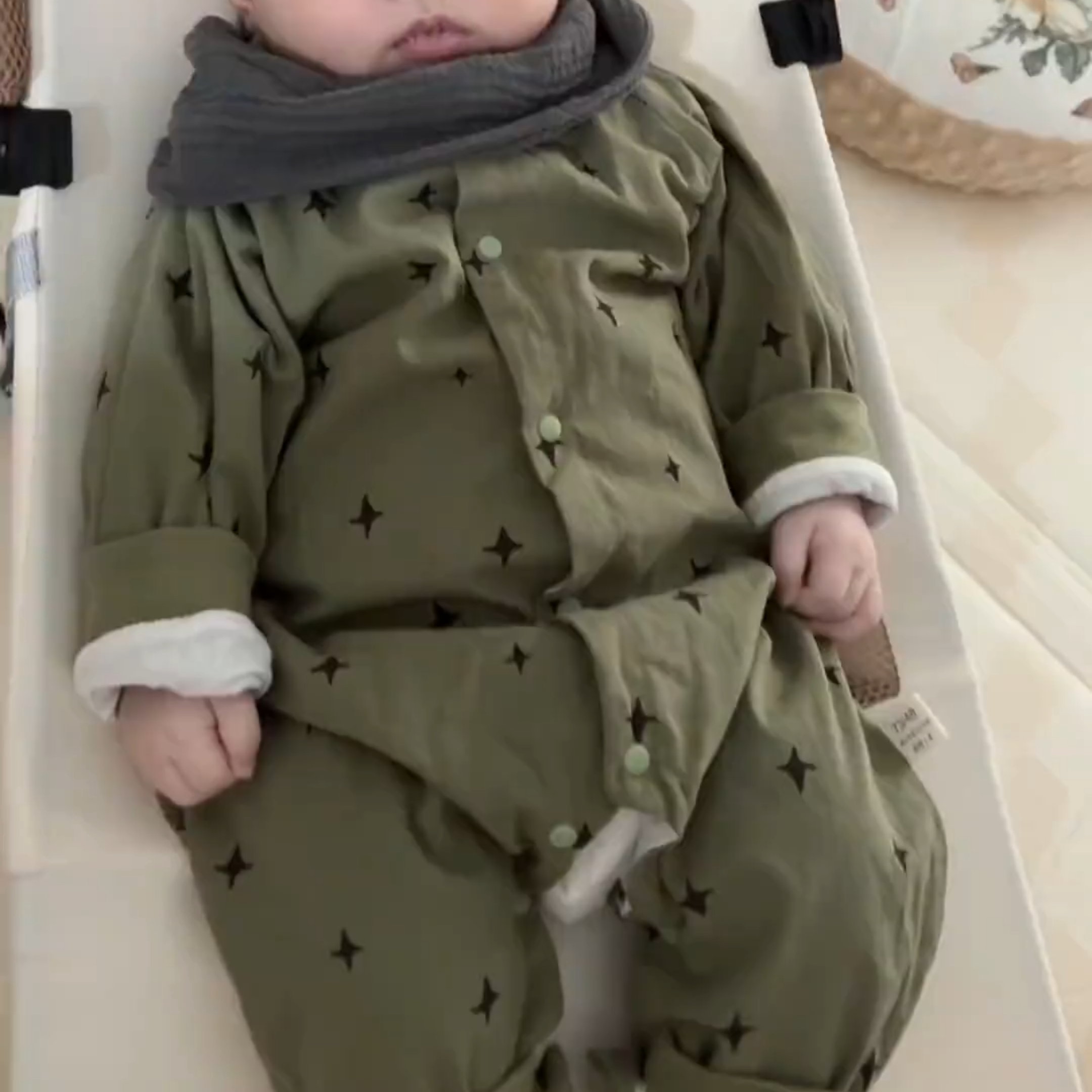 婴儿春秋纯棉长袖连体衣新生儿无骨哈衣宝宝星星印花外出爬服
