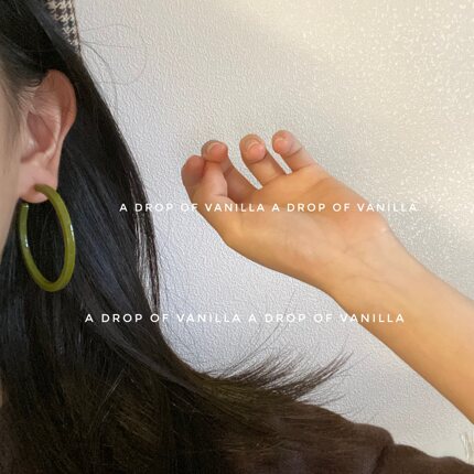 Vanilla / 草绿色c形耳环 低调不失品味的颜色哦 s925银