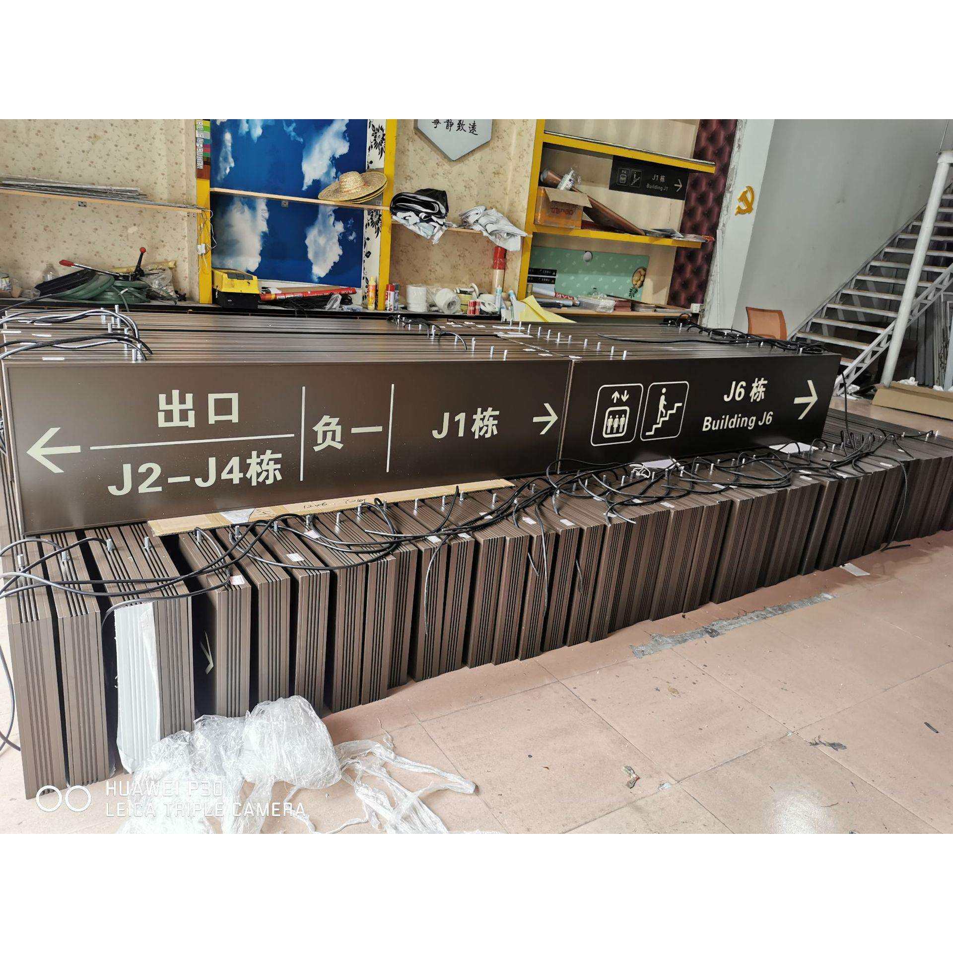 地下车库双面发光指示牌吊牌灯箱广告牌LED发光字候车亭标识标牌