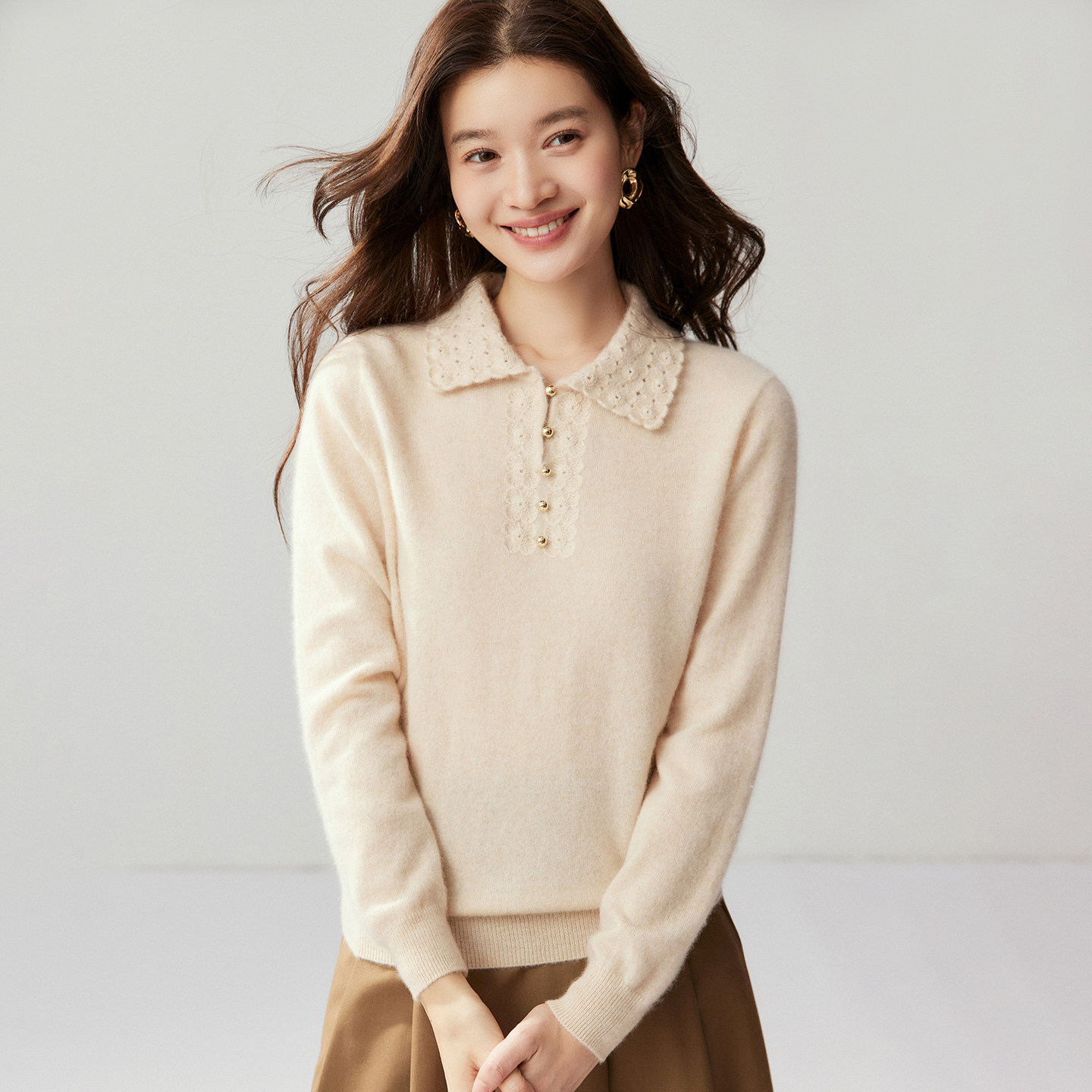 100%山羊绒钩花POLO领针织衫女