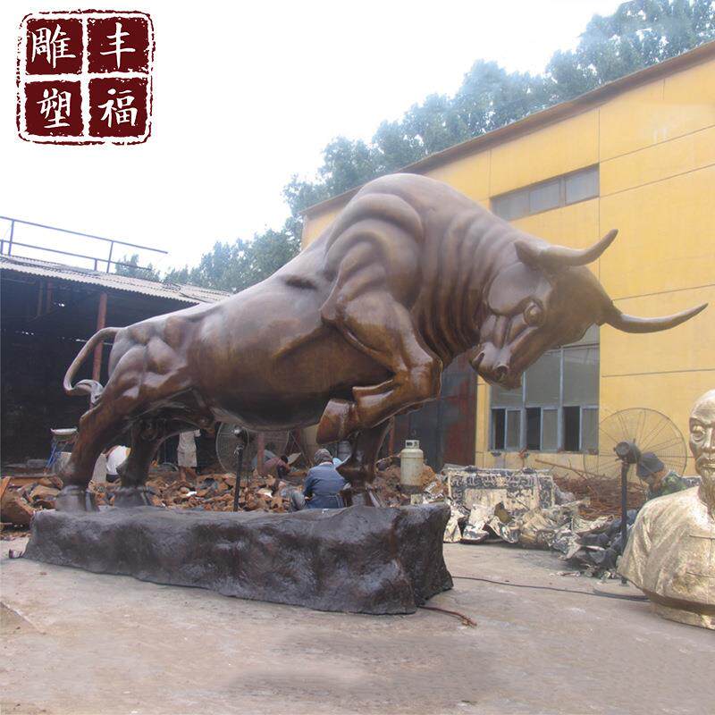 大型铜牛雕塑厂家户外铜拓荒牛雕塑广场铸铜动物奋斗牛雕塑摆件