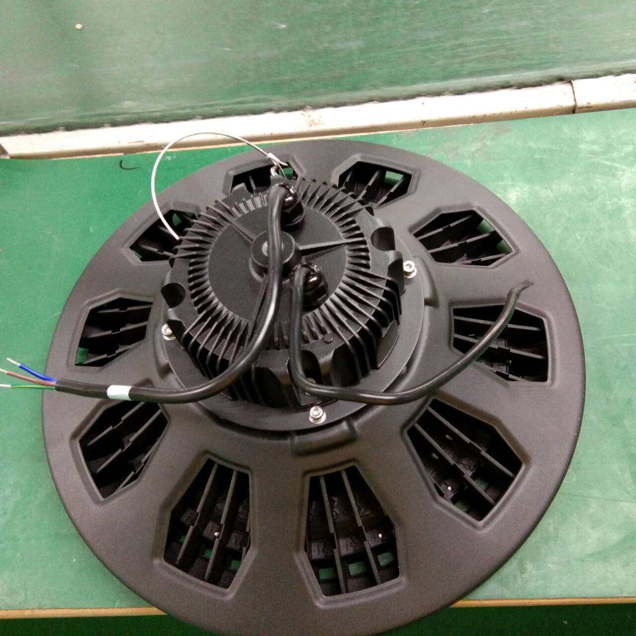 5代鳍片200W散热LED工矿灯UFO天棚灯吊装灯高光效100-277V