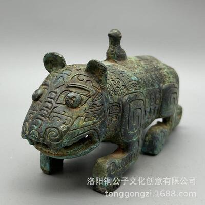 殷商伏鸟双尾虎仿古青铜器工艺品老虎造型江西文物复刻博古架收藏