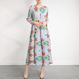 度假风气质休闲宽松印花连衣裙2025秋季新款裙子三宅风褶皱A字裙