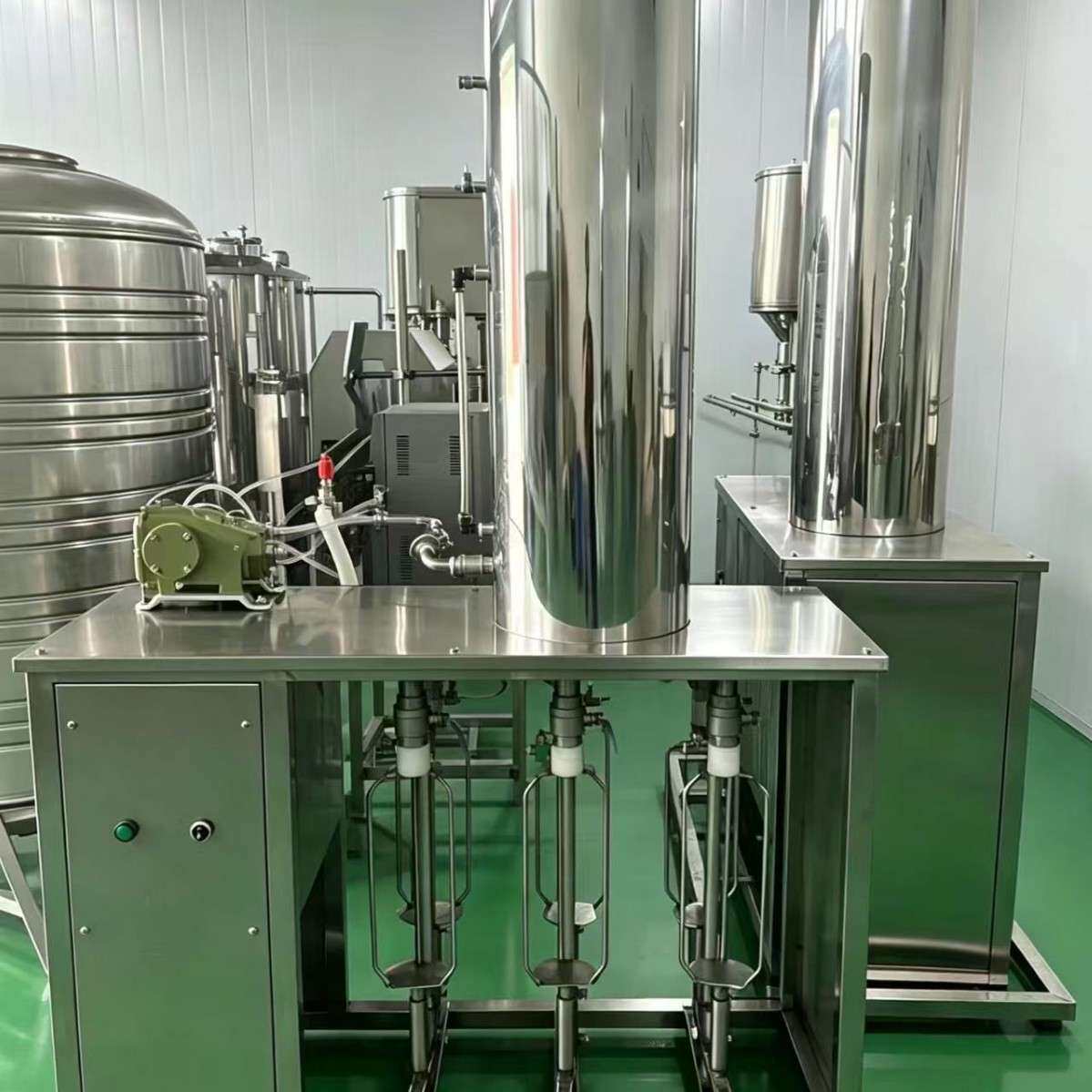 带气饮料生产设备混合灌装整体机小型全套瓶装碳酸饮料生产线厂家
