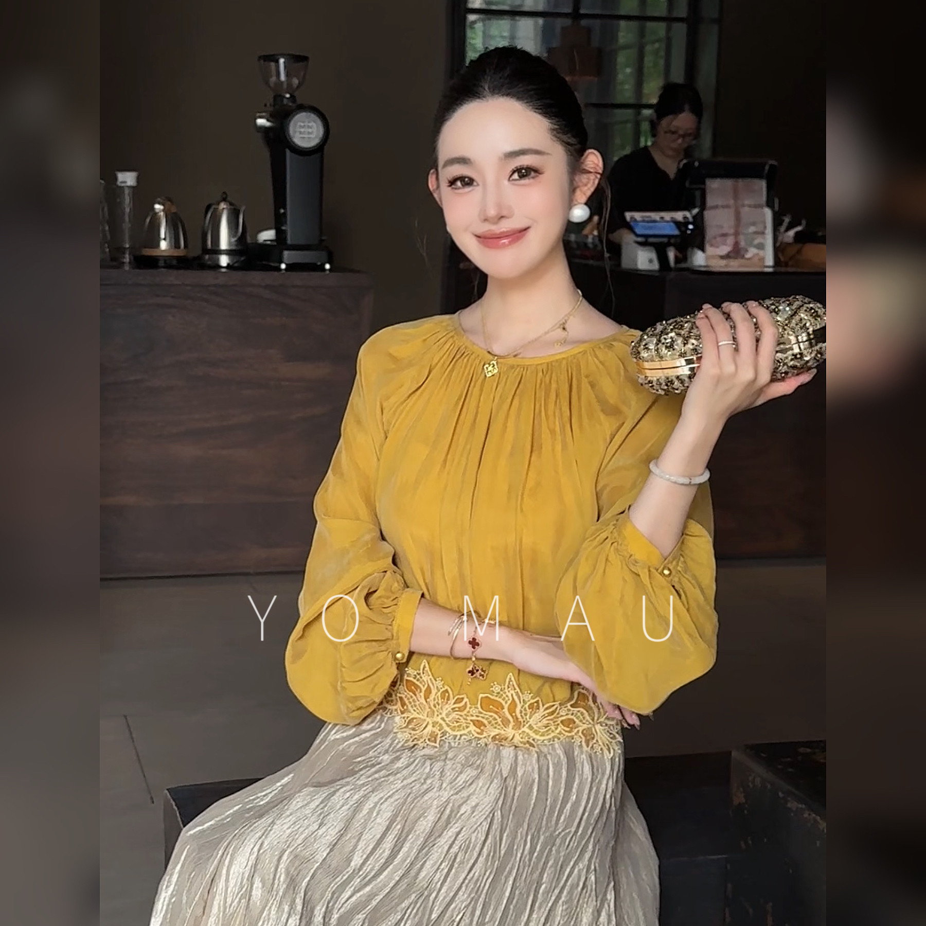 【YOMAO】早秋新款优雅显瘦气质百搭花边圆领长袖衬衫女MM9500