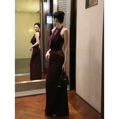 【廖廖粉丝专享】红色挂脖气质连衣裙显瘦显身材的修身长裙LZ2641