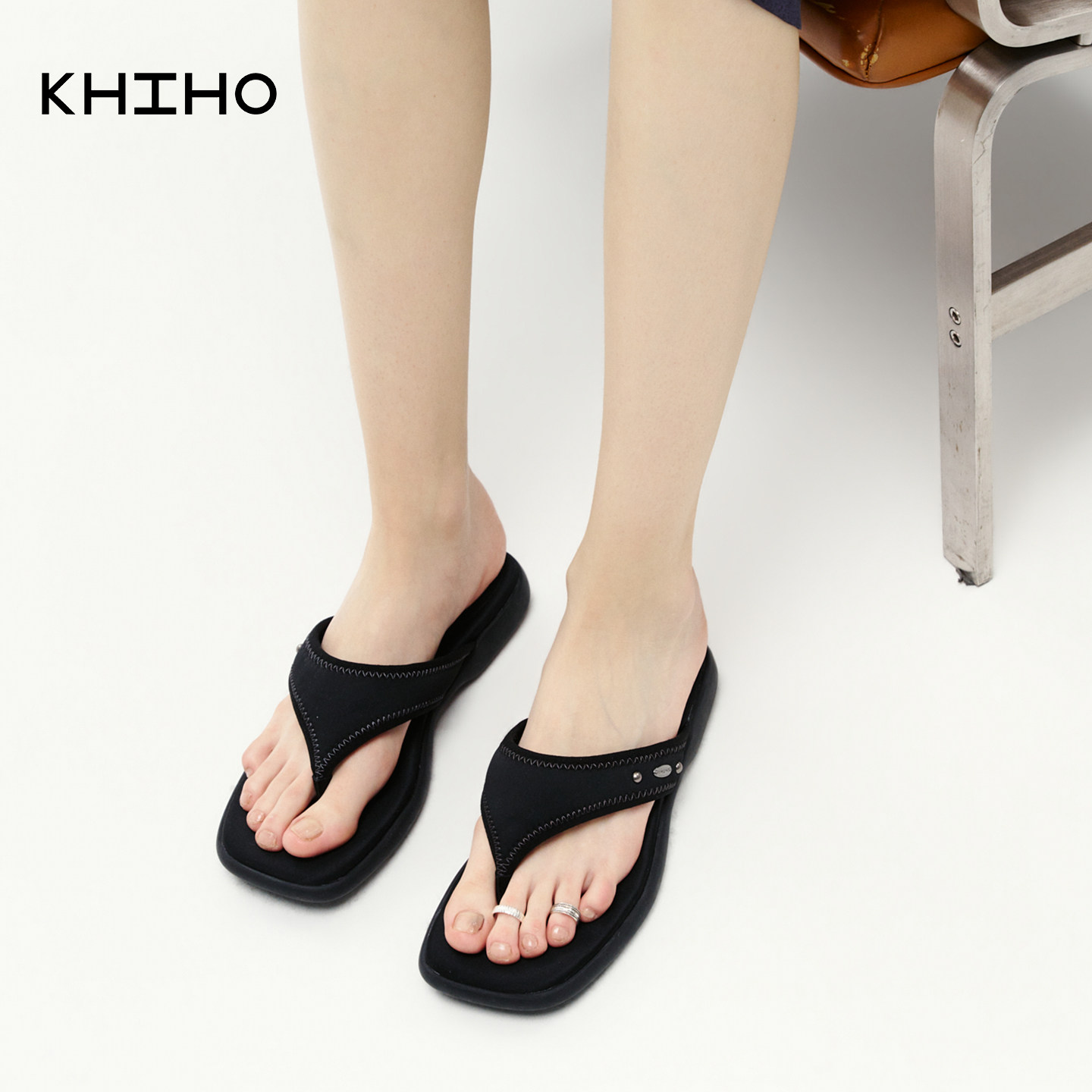khiho简约黑色人字拖女夏季平底夹趾凉拖鞋舒适柔软银色沙滩鞋