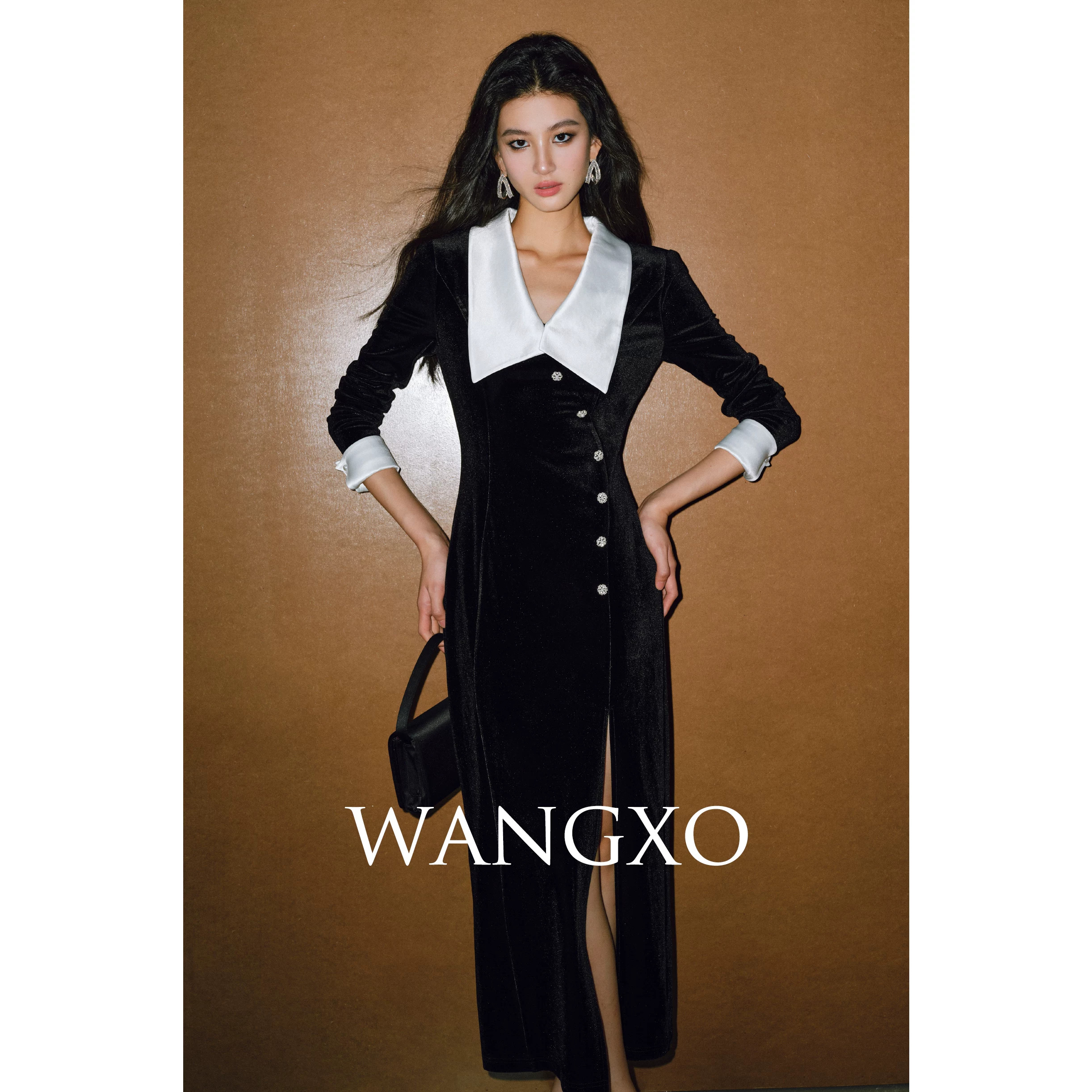 WANGXO|奢品级钻光丝绒拼接醋酸|光泽感斜门襟翻领开衩连衣裙