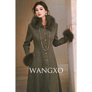 WANGXO｜100羊毛艺术彩点｜天然狐狸毛领｜赫本式收腰伞摆大衣