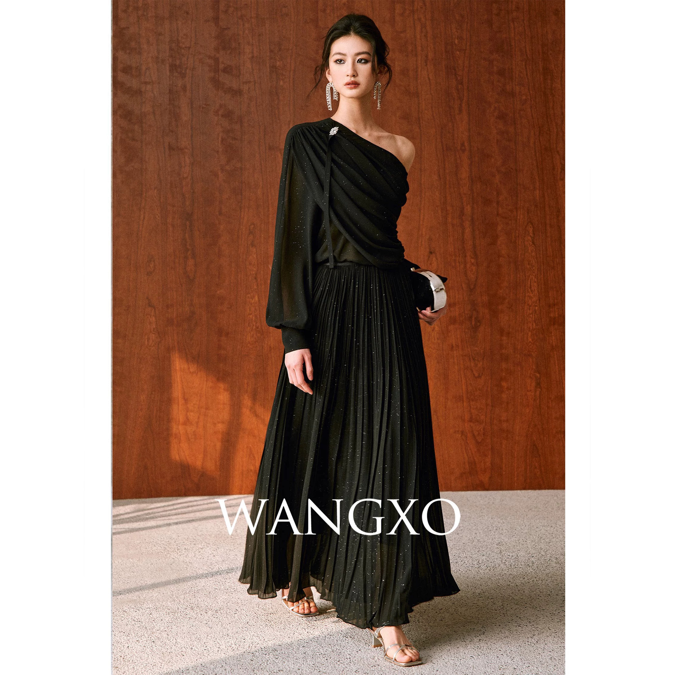 WANGXO|星点闪丝雪纺重工褶皱|露肩水钻别针上衣&伞摆半裙套装