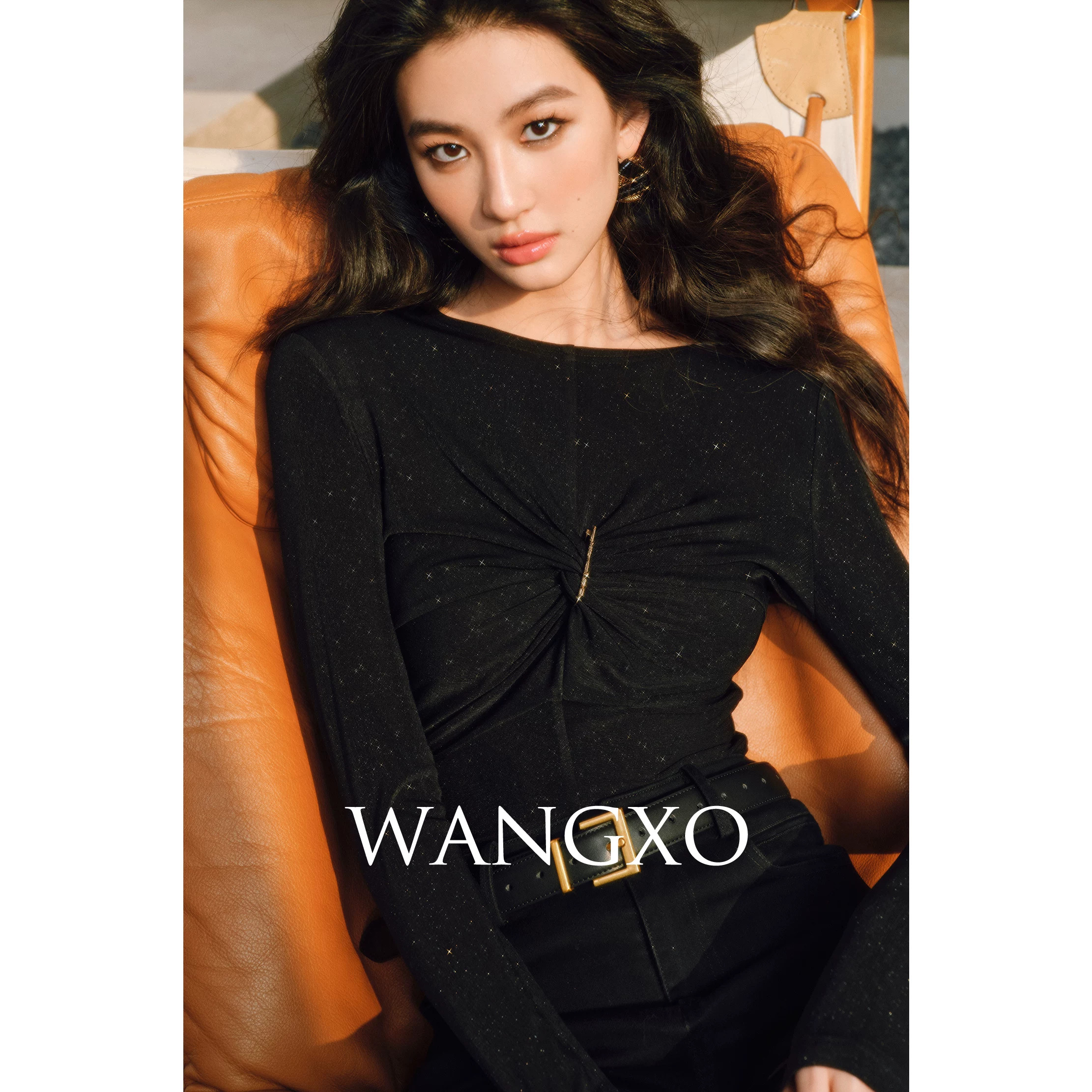 WANGXO|星闪亮丝针织|点睛扭结金属别针装饰|修身显瘦打底上衣
