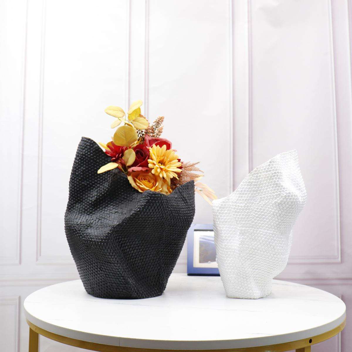现代家居软装饰品样板房间售楼处展厅莫兰迪鳞片树脂花瓶插花器