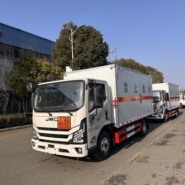 东风D91吨2吨危运车危货车9类危险品厢式运输车价格实惠