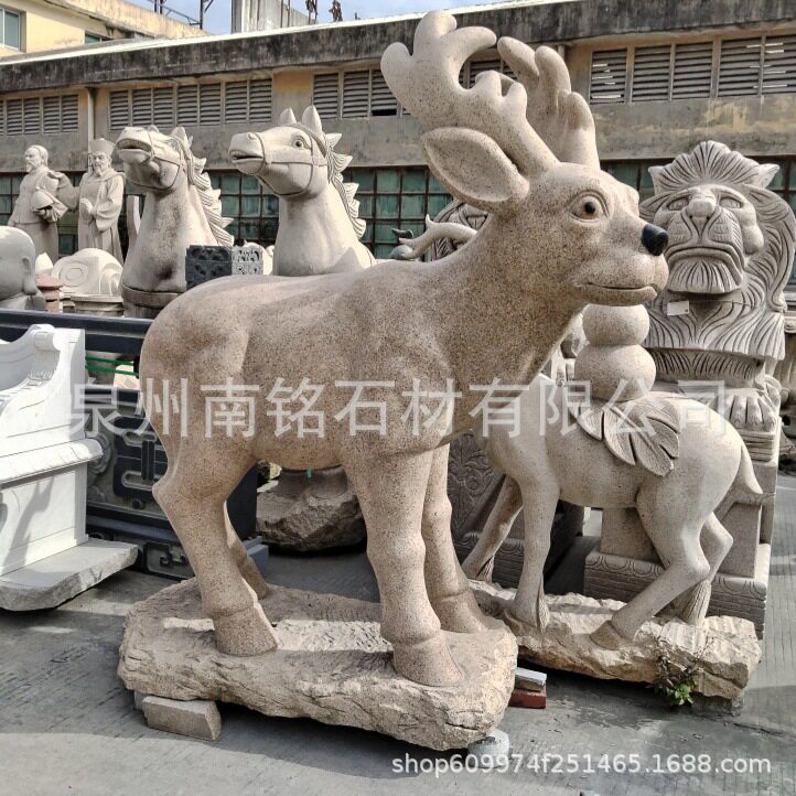 石雕黄锈石长颈鹿小鹿公园文旅景区动物石头猴子抱桃老虎草坪摆件