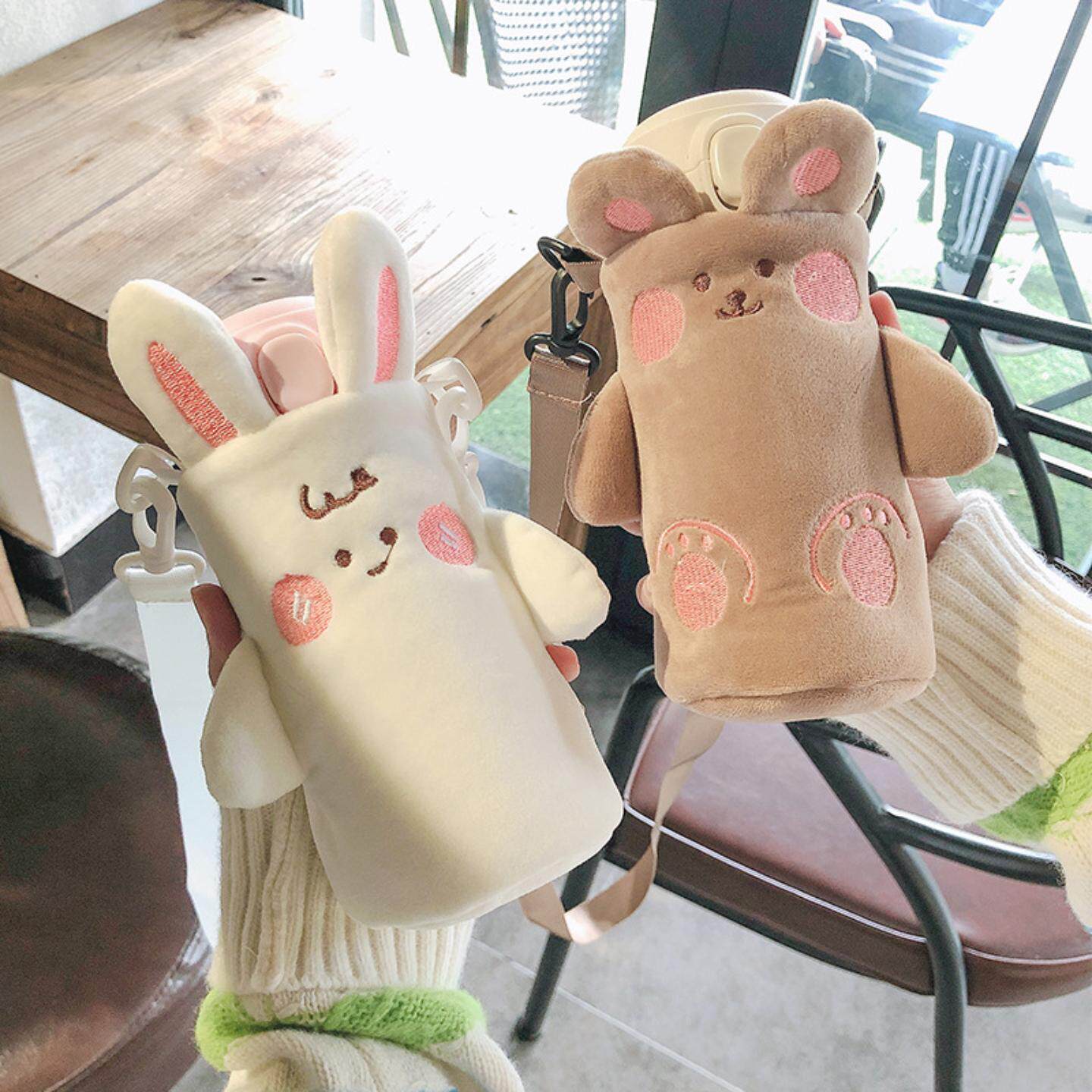 冬季可拆洗毛绒杯套卡通斜挎出行杯子保温套儿童喝水防烫手保护套