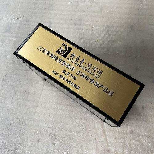 金属烤漆工艺品大型不锈钢魔方雕塑城市广场建筑地标创意文字摆件