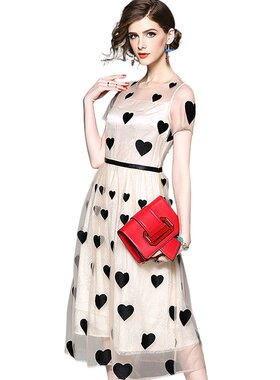 奈昕让您穿着漂亮个性化私人订制 34443 小香心装饰网纱短袖连衣