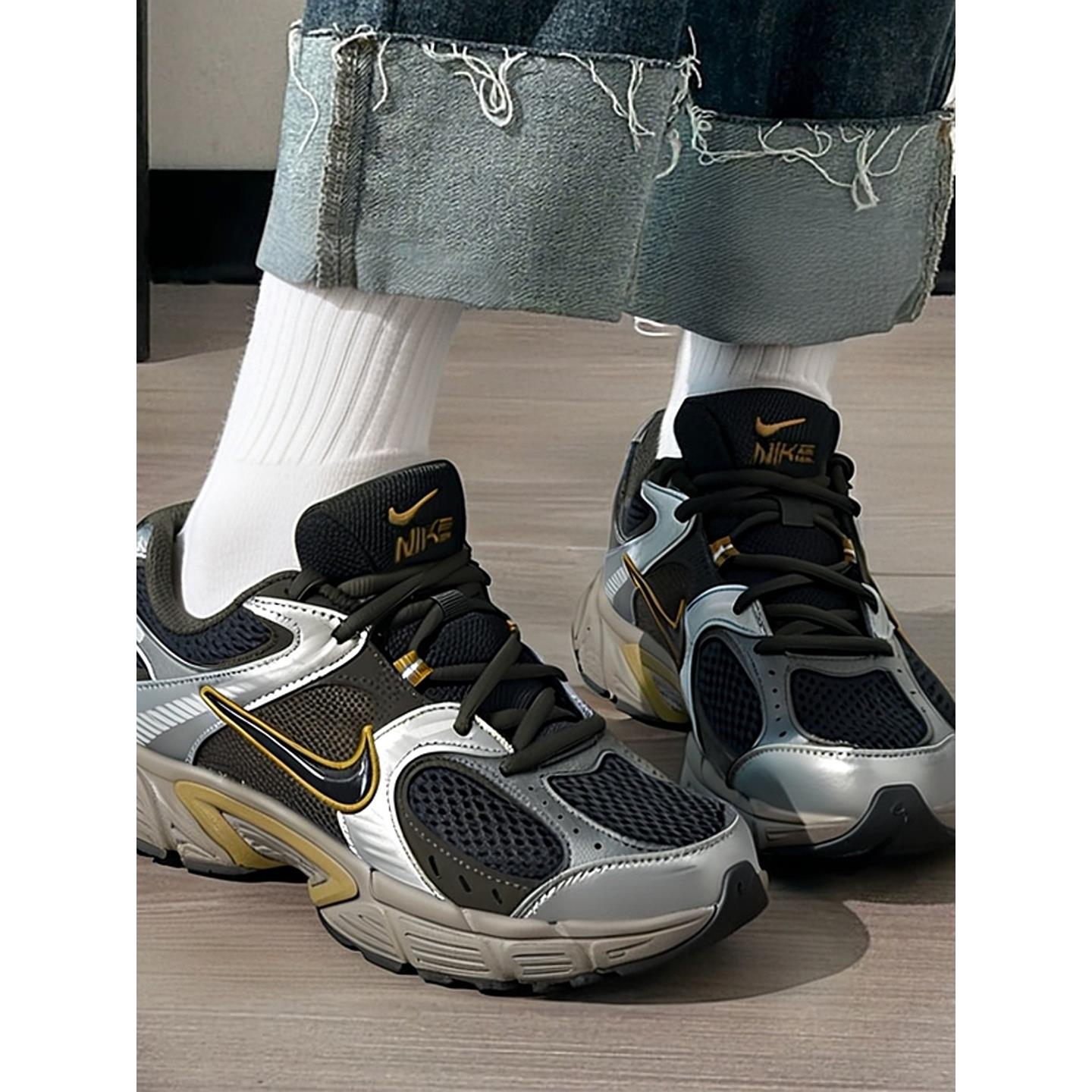 Nike耐克女冬季防滑耐磨轻便老爹厚底运动透气网面跑步鞋HQ6411