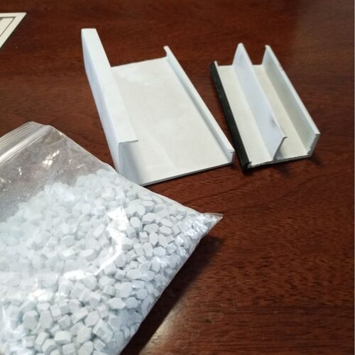厂家销售PVC硬质挤出颗粒光泽型材颗粒原生PVC粒子