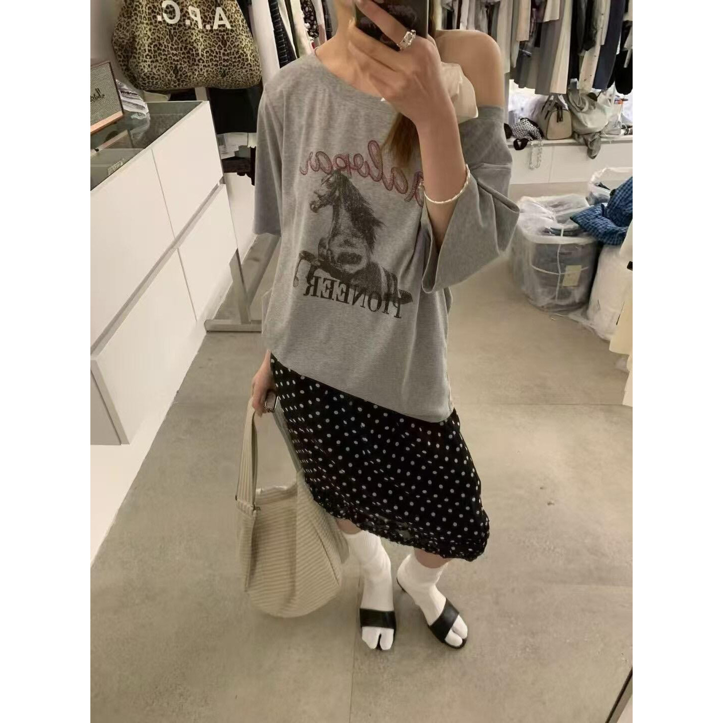 弛感斜肩小马短袖韩系露肩百搭小马T恤显瘦效果满分短袖T恤65059