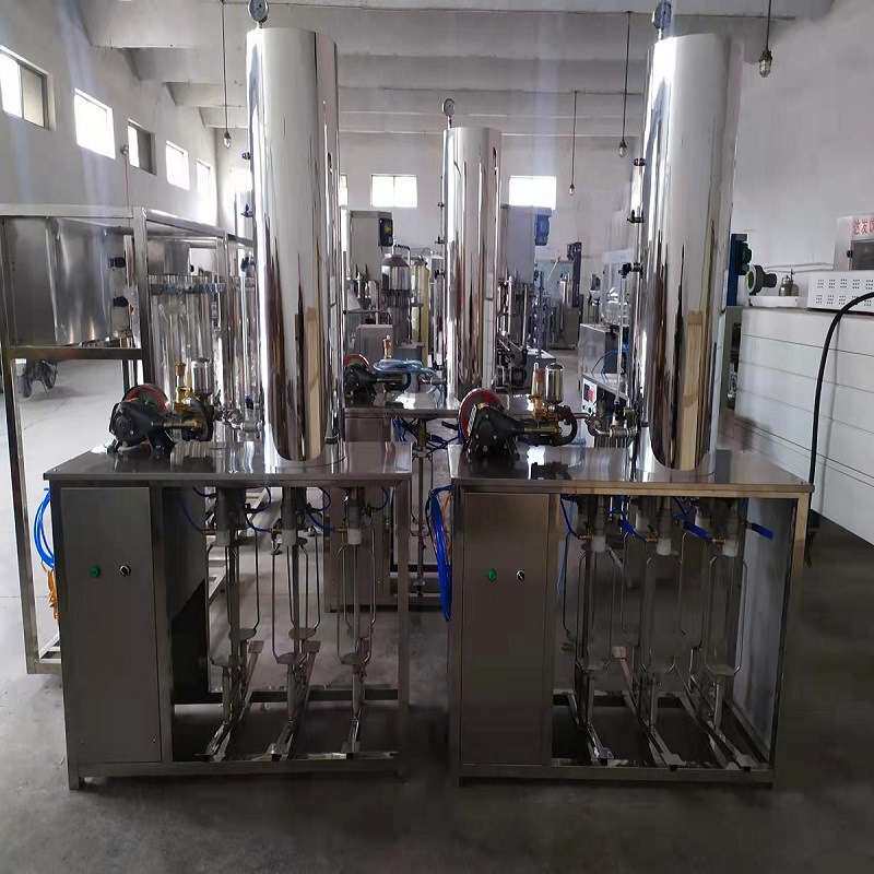 实验用小型老汽水带气苏打酒水碳酸饮料混合灌装机械设备生产厂家