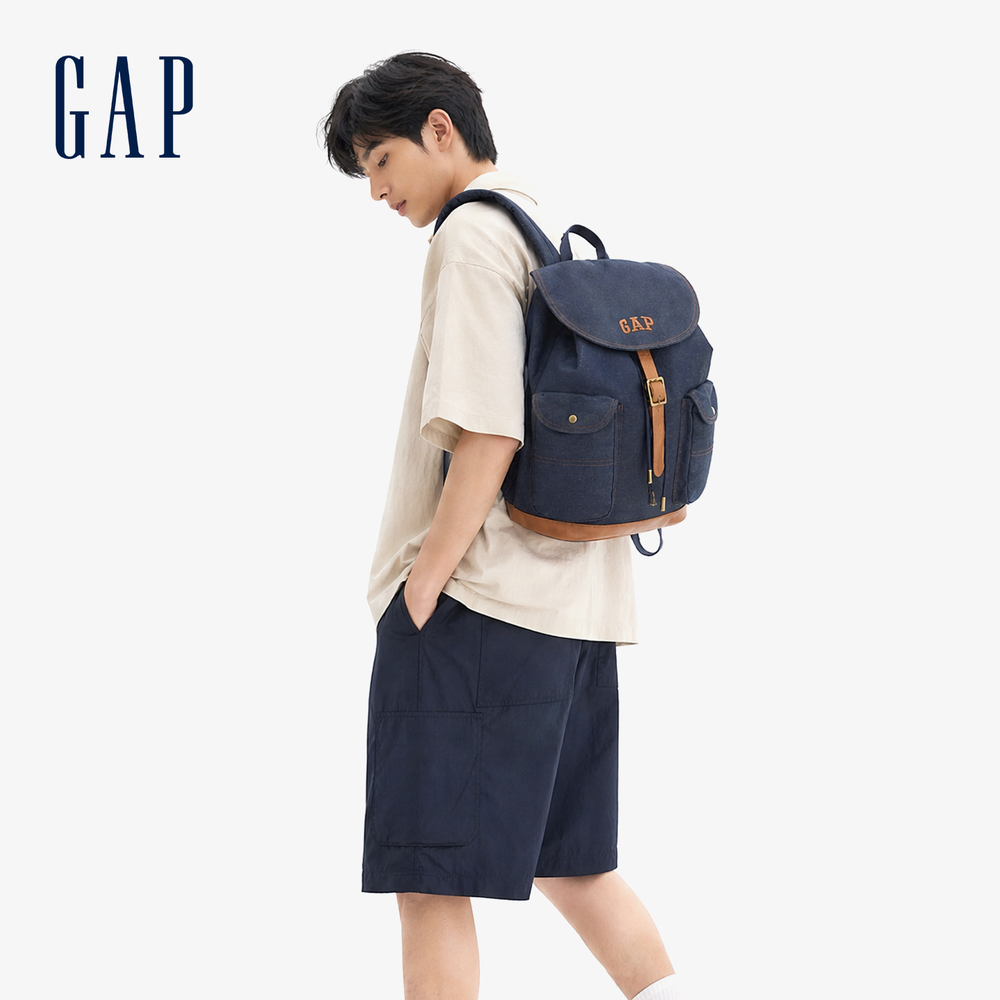 GAP拼PU牛仔工装风通勤双肩包