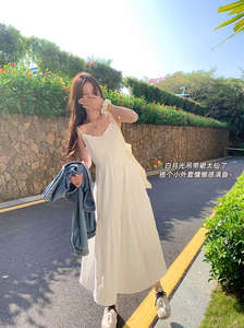 曾小咸 韩系海边度假白色v领吊带连衣裙女夏季新款吊带裙长裙裙子
