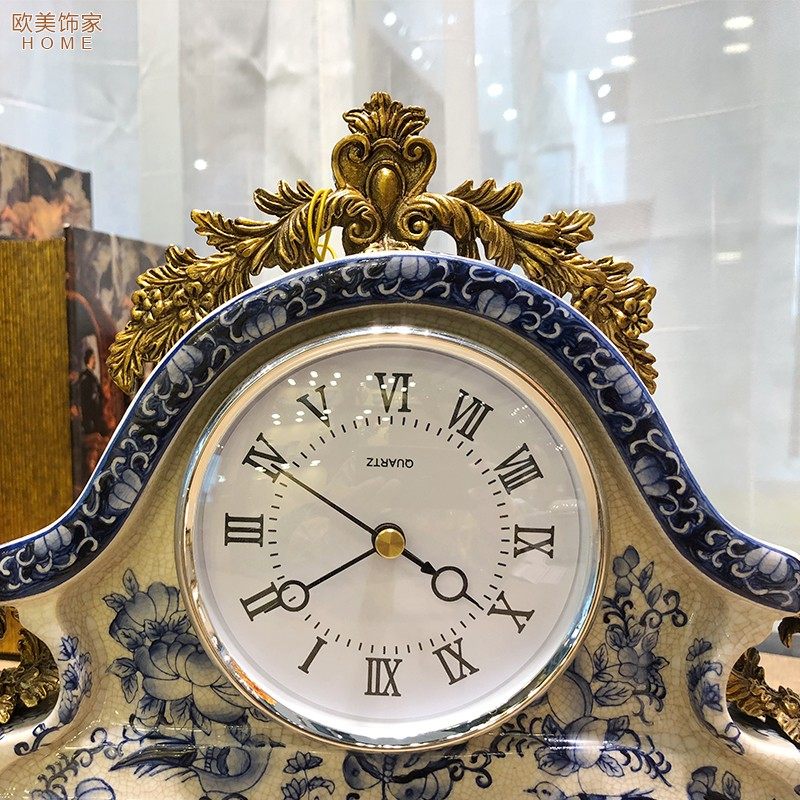 欧式复古时钟奢华摆件陶瓷配铜座钟家用床头桌面书房新房装修饰品