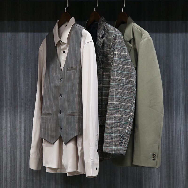 轻奢样板间衣帽间男士商务西装展厅衣柜西服外套陈列装饰品摆件