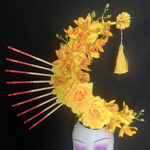 中国风绚丽黄花搭配彩棍的创意和风舞台旗袍礼服模特走秀舞台头饰
