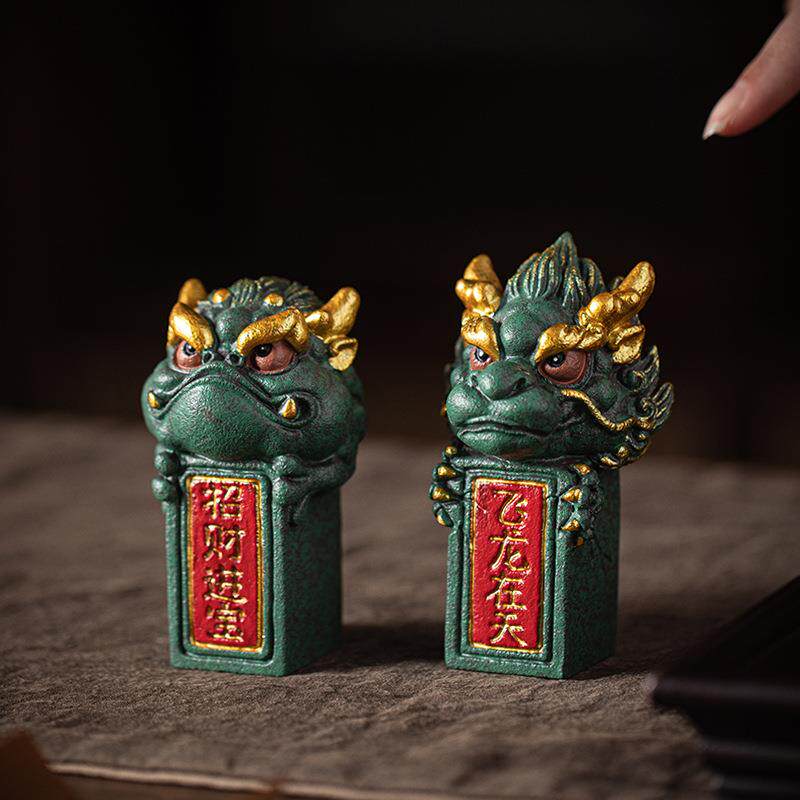 中国风瑞兽彩金石狮子貔貅桌面摆件创意印章家居书房办公室装饰品