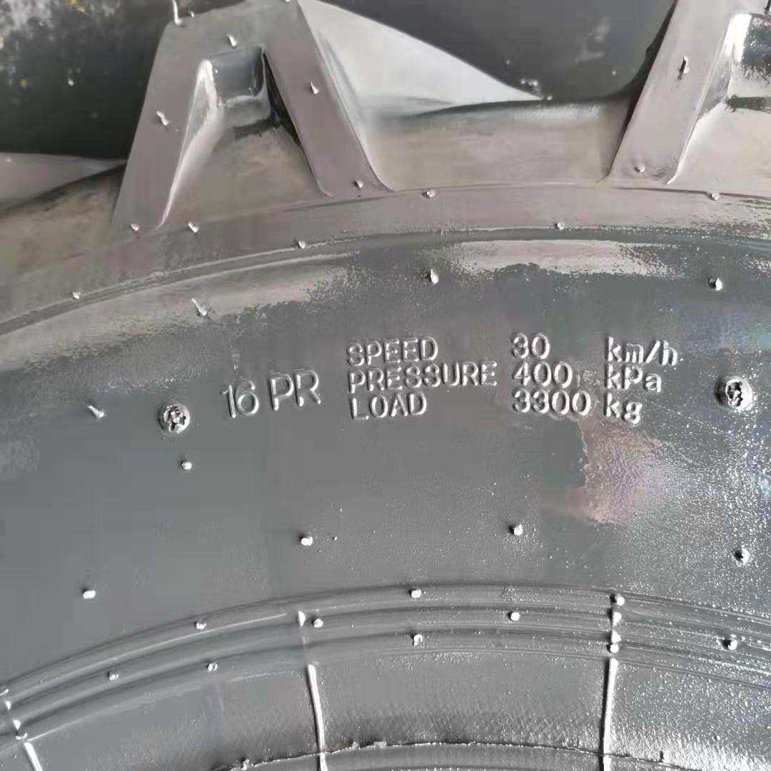 现货供应真空伸缩臂叉装车轮胎 15.5/80-24农用人字花纹400/80-24