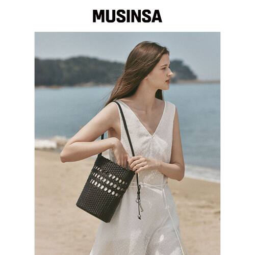 OSTKAKA 特萨桶肩包 深棕色 MUSINSA韩国直邮官方正品