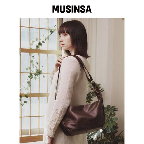 MILK WAVE UNDERLINE 斜挎包 [棕色]MUSINSA韩国直邮官方正品