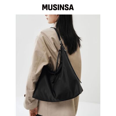 MUSINSA STANDARD WOMAN 女款尼龙斜挎包 [黑色]韩国官网直邮进口