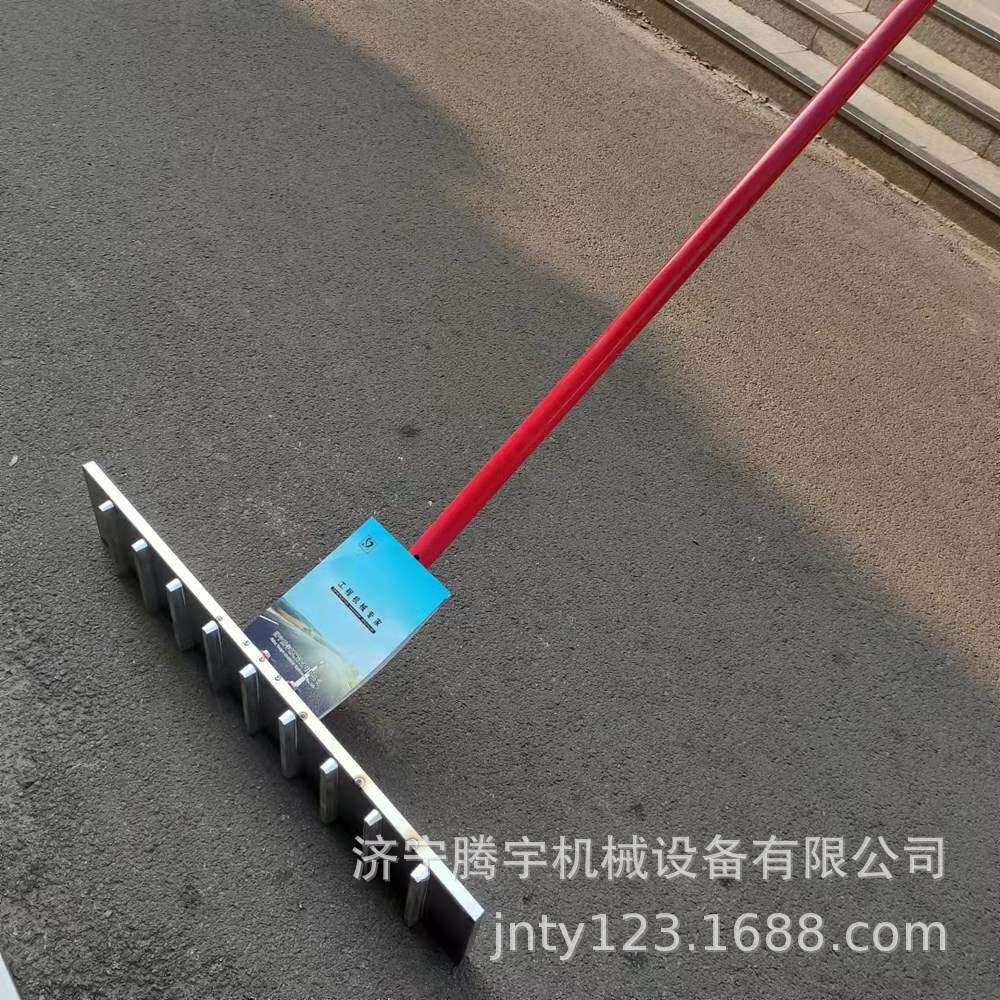 手动推拉牛场拉槽机 混凝土牛场拉纹机 现浇牛场拉槽机供应