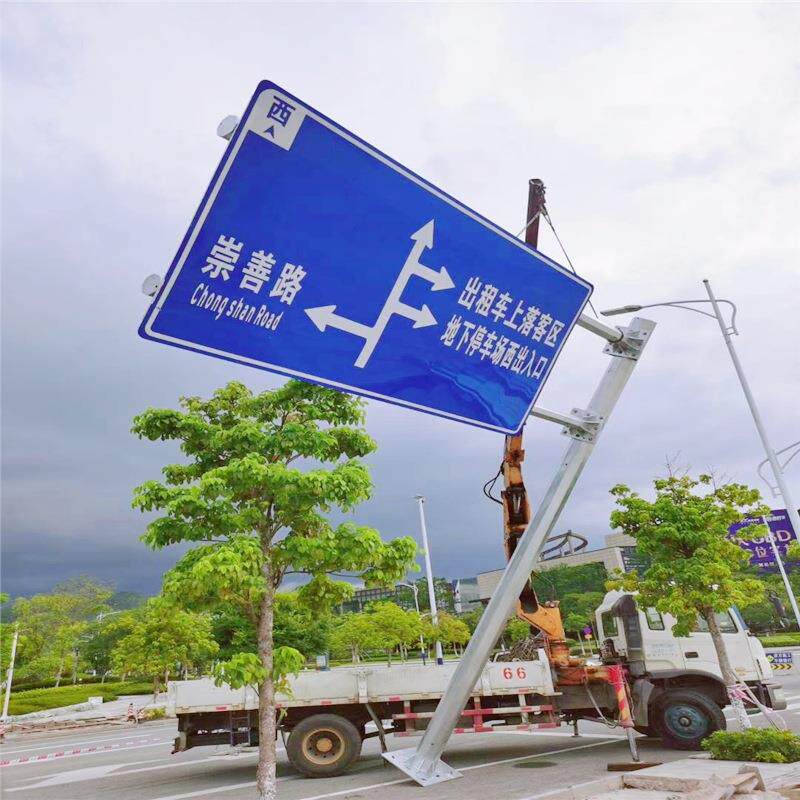 城市交通反光标志牌 八角杆F型单悬臂标志杆 道路指示牌交通设施