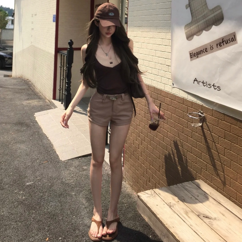 减龄穿搭咖色吊带休闲短裤套装女