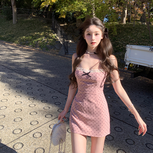 你的懒懒llan【混血甜心】蕾丝蝴蝶结装饰性感露背连衣裙女2025新