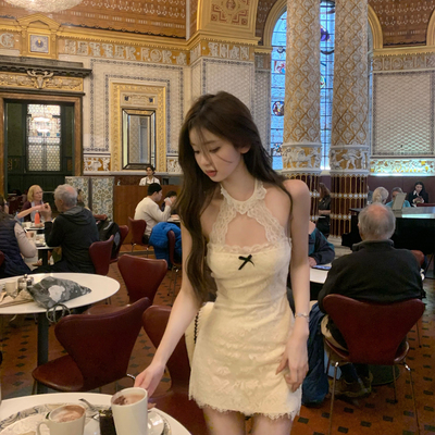 你的懒懒llan【人比花娇】挂脖镂空性感蕾丝诱人修身收腰连衣裙女