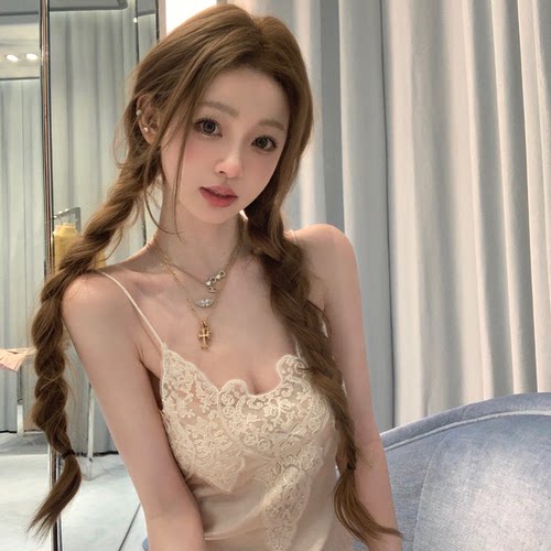 你的懒懒llan蕾丝拼接缎面吊带