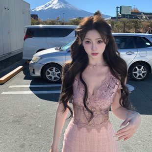 重工蕾丝绣花大V领性感拼接连衣裙女 初雪少女香 你 懒懒llan