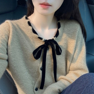 巨好看卡其色宽松显瘦系带针织上衣女冬季新款独特漂亮套头毛衣衫