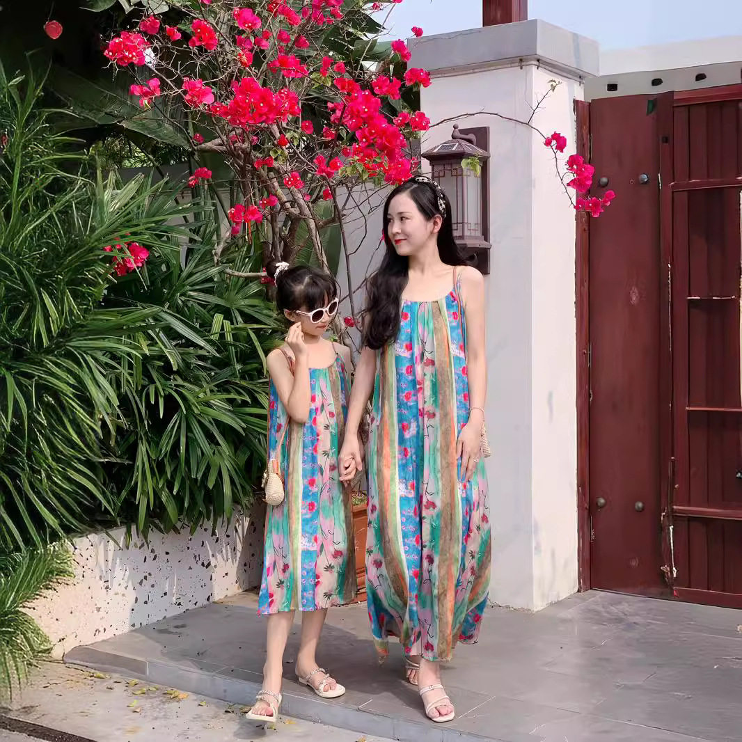 2026新款亲子装母女装夏装新中式碎花中长裙吊带连衣裙复古度假裙
