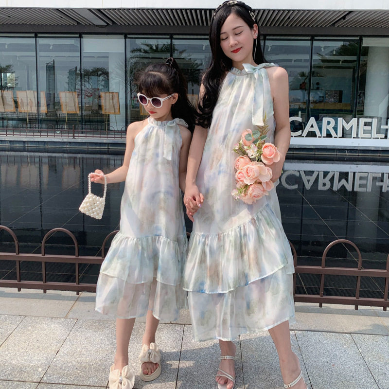2026新款夏装亲子装母女装法式小众挂脖无袖中长款连衣裙沙滩裙高