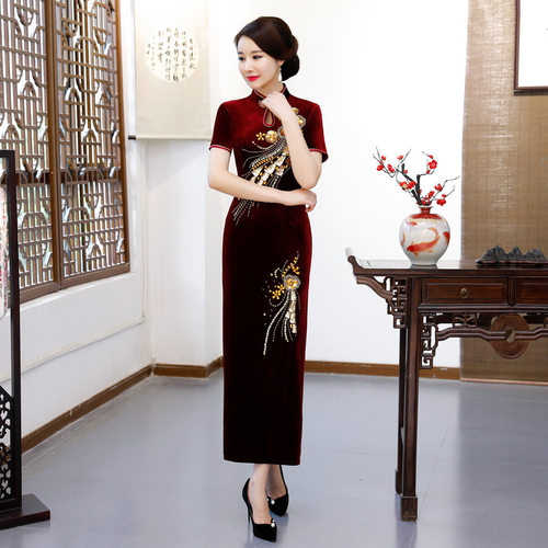 2026新款春手工钉珠长款金丝绒婚礼旗袍连衣裙走秀妈妈装一件代发