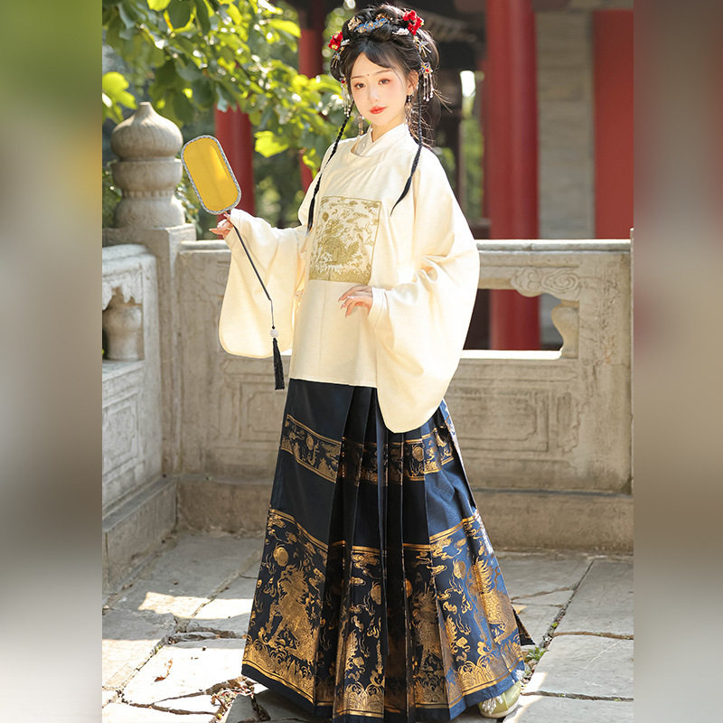 2026新款汉虞葵原创麒麟汉服女明制圆领大襟绣花琵琶袖短袄织金马