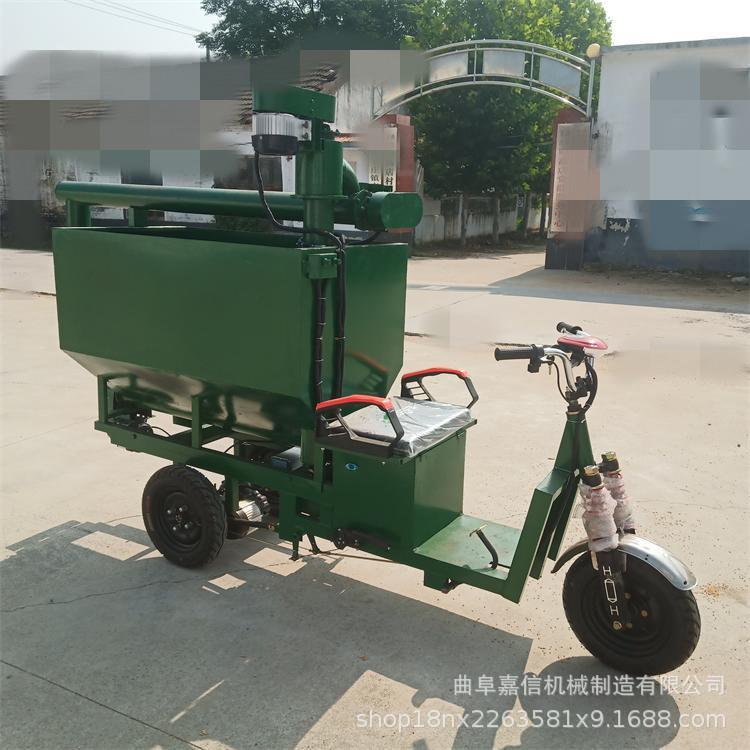 养猪电动喂料车 猪场喂料牛羊撒料车 电动三轮牛场投料机
